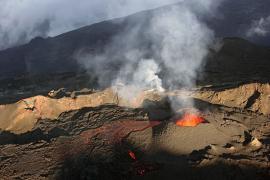 Vue aérienne de l'éruption au Piton de la Fournaise © Hervé Douris