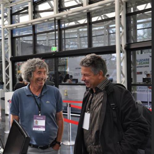 Les scientifiques de la délégation Réunion Vincent Boullet, à droite, et Gérard Collin, vont présenter la candidature de La Réunion au patrimoine mondial de l'Unesco (2010)