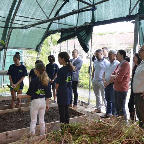 plantation_premiers_legumes_lontan_realisee_par_eco-delegues_c_parc_national_de_la_reunion.jpg