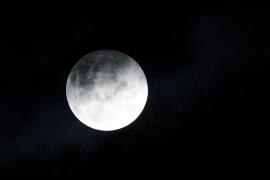 la_lune_c_stephane_michel_-_parc_national_de_la_reunion.jpg