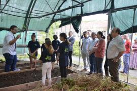 plantation_premiers_legumes_lontan_realisee_par_eco-delegues_c_parc_national_de_la_reunion.jpg