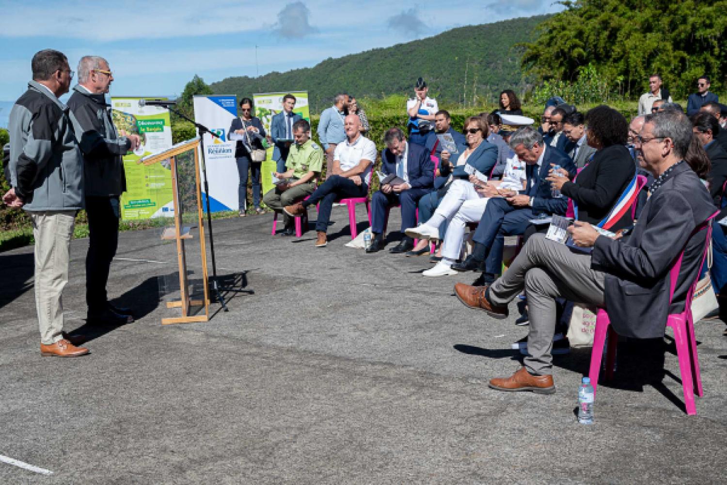 Discours d'Eric Ferrère, président du Conseil d'Administration du Parc national de La Réunion et de Jean-Philippe Delorme, directeur de l'établissement, pour la présentation du projet ReMiNat ©M. Dailloux, Cirad